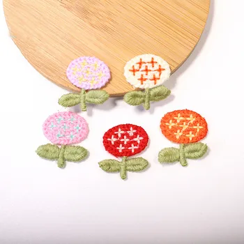 10 ADET Moda Patchwork Kumaş Çıkartmalar Renkli Küçük Çiçek Yama Aksesuarları DIY El Yapımı Dikiş Nakış Kumaş Çıkartmalar