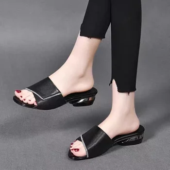 2023 Marka Modern Terlik Kadınlar için Yaz Kalın Düşük Topuk Zarif Kristal Pullu Süslemeleri Sandalet Açık Bayan Ayakkabıları Zapatos