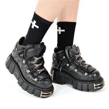 2023 Yeni Marka Punk Tarzı Kadın Ayakkabı Dantel-up topuk yüksekliği 6CM platform ayakkabılar Kadın Kaya Botları Metal Dekor Kadın Ayakkabı
