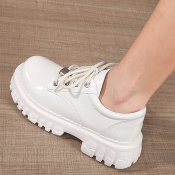 Beyaz küçük deri ayakkabı kadın lake deriler kalın tabanlar sıcak kız JK üniforma sevimli büyük kafa derisi deri Carrefour tek ayakkabı