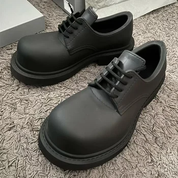 Erkekler ve Kadınlar Vintage Kalın Alt Çift Ayakkabı 2023 Yeni Deri Retro Çizmeler Tasarım Rahat Unisex tek platform ayakkabılar
