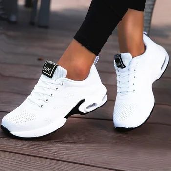 Moda ayakkabılar Kadınlar için 2023 Koşu Nefes Rahat Açık Hafif Beyaz Tenis Spor Rahat Yürüyüş Spor Ayakkabı Wamen Y2k
