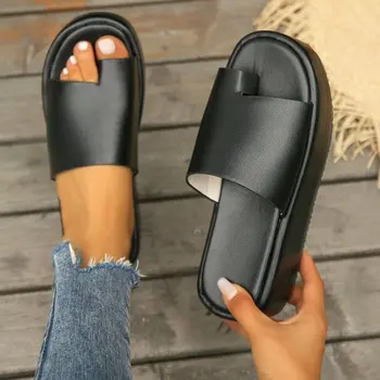 Takozlar moda platform ayakkabılar düz renk sandalias burnu açık sandalet rahat kaymaz yaz ayakkabı 2024 kadın Terlik