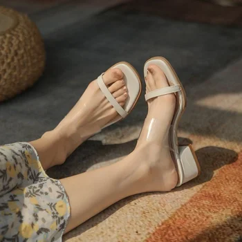 Terlik Kadın Yaz Dış Giyim Orta Topuk 2022 Mizaç Moda Tek kelime Terlik Sandalet kadın ayakkabısı Kalın topuklu sandalet