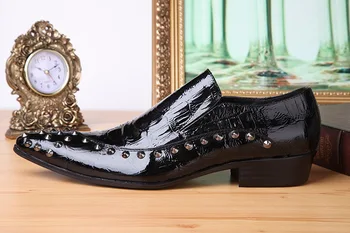 Yeni Yaz Rahat erkek Klasik moda ayakkabılar Kişilik Düşük topuklu Sivri İnek Derisi Gerçek Timsah Desen Perçin Tırnak erkek ayakkabısı